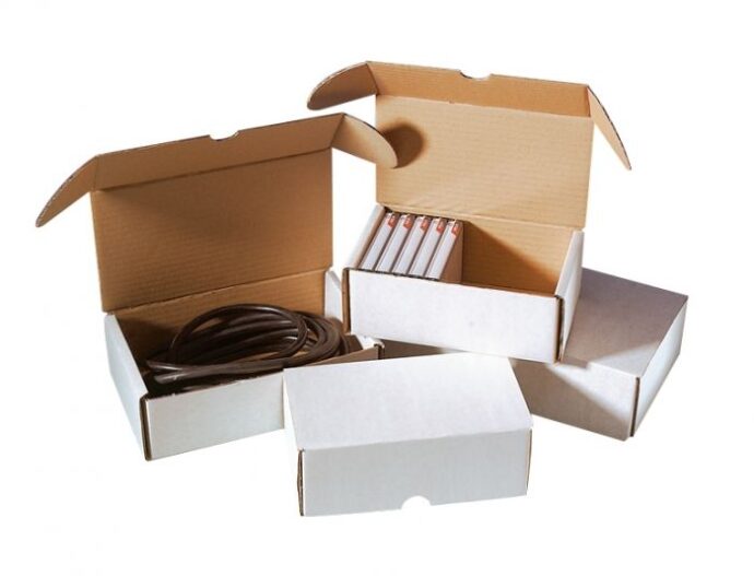 Witte stansdoos A5 215x155x60 vier dozen